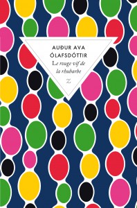 le rouge vif de la rhubarbe